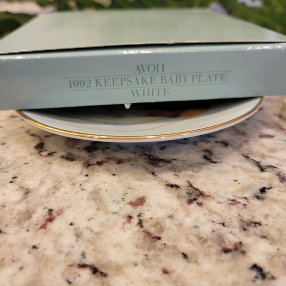 Avon 1992 Keepsake Baby Plate Fine Collectibles - Prescious Sleeping Baby - Picture 7 of 8